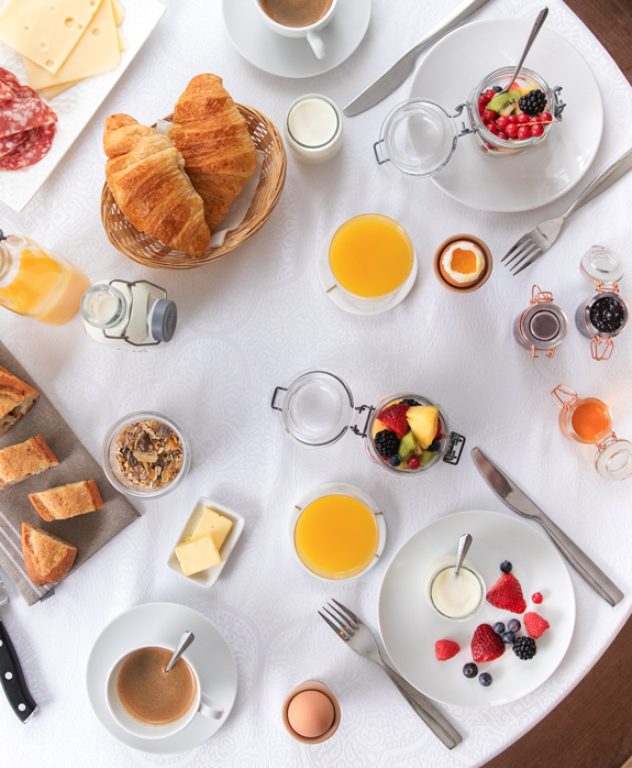 table-panier-petit-dejeuner
